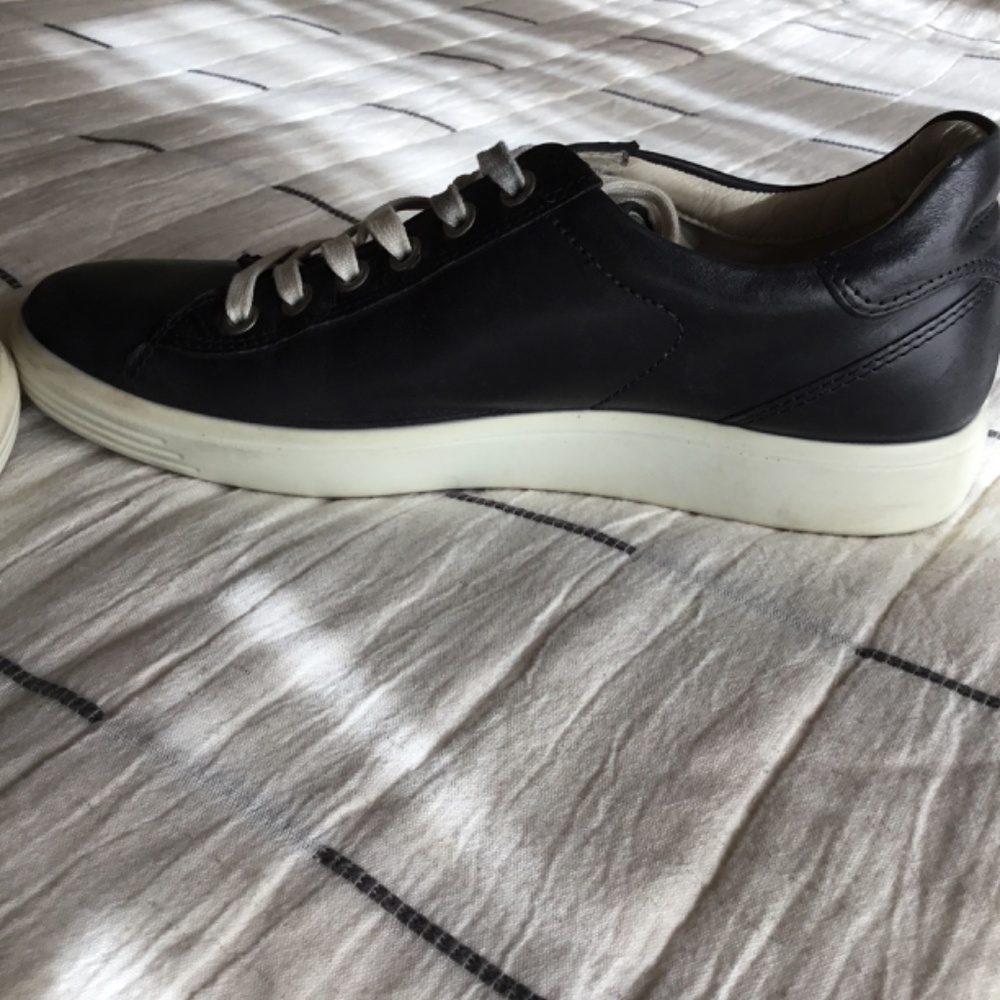 Sneakers - Picture 8 of 9